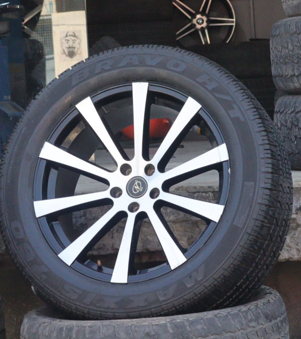 20Inch Neo used alloy/tyre set of 5 piece